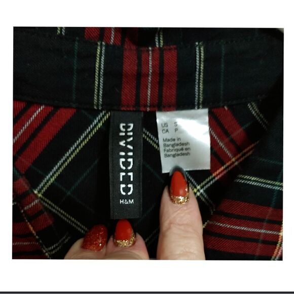 Women's Plaid Button Up Top by Divided H & M Size Small EUC - Picture 7 of 10